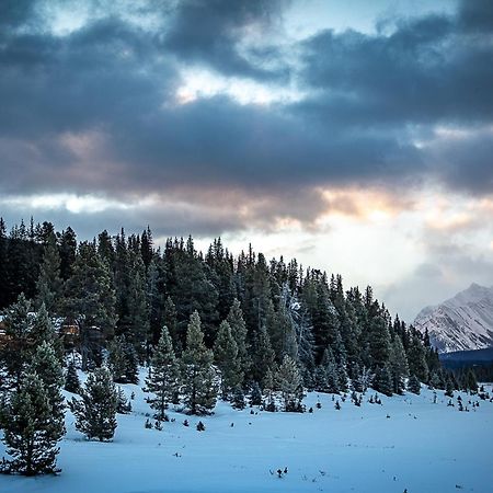 Mount Engadine Lodge Кананаскис-Вилледж Экстерьер фото