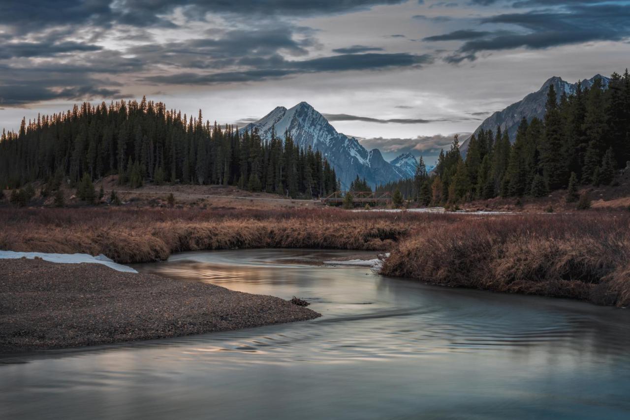Mount Engadine Lodge Кананаскис-Вилледж Экстерьер фото