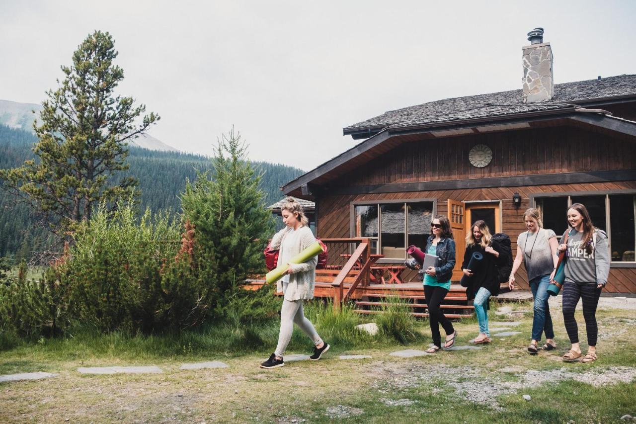 Mount Engadine Lodge Кананаскис-Вилледж Экстерьер фото