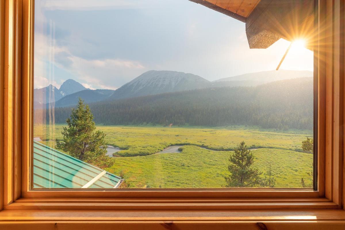 Mount Engadine Lodge Кананаскис-Вилледж Экстерьер фото