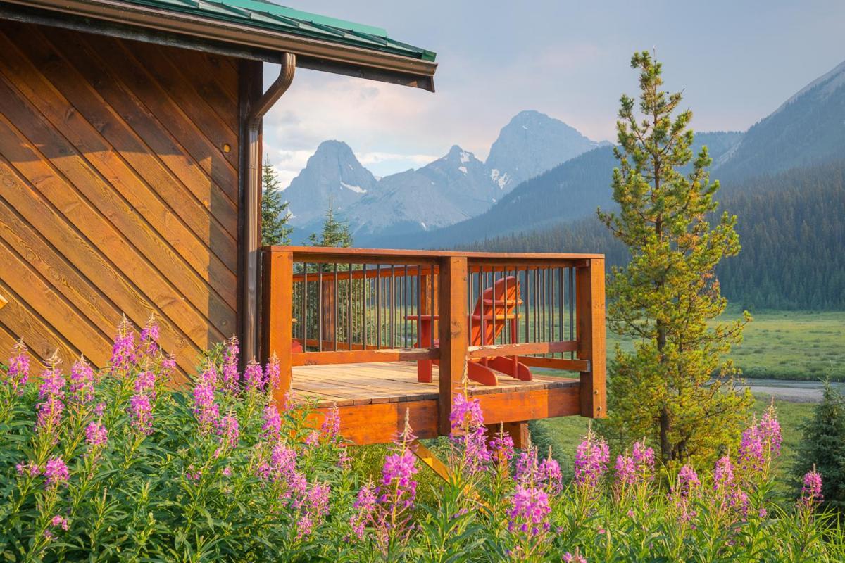 Mount Engadine Lodge Кананаскис-Вилледж Экстерьер фото
